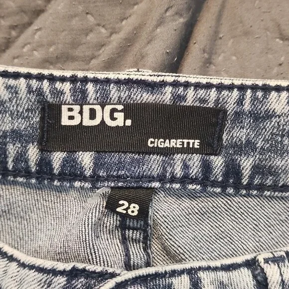 Urban Outfitters BDG Cigarrette Jeans Size 28 - Picture 3 of 4